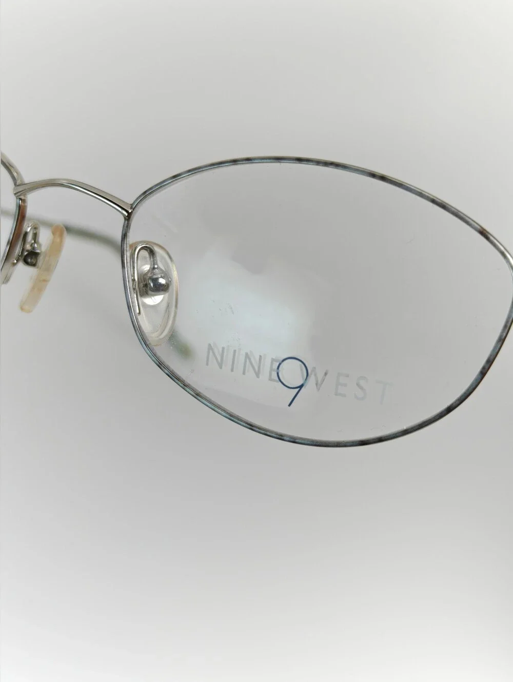 Nine West. 308. Silver Oval Wireframe. Ivory Grey Tortoise Front.